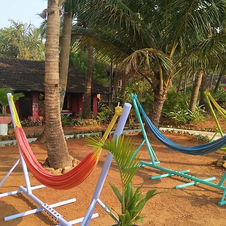 The Yuppi Hippi Hideout Hotel Anjuna Buitenkant foto