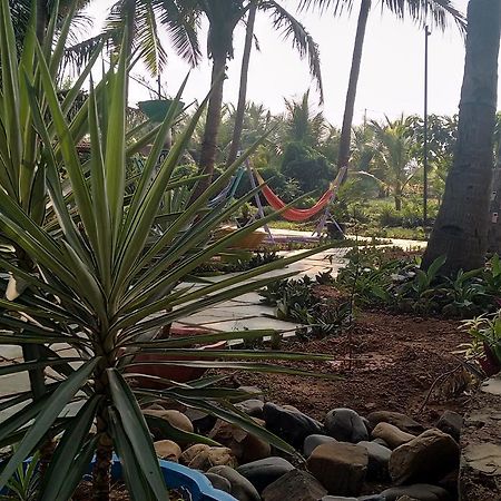 The Yuppi Hippi Hideout Hotel Anjuna Buitenkant foto