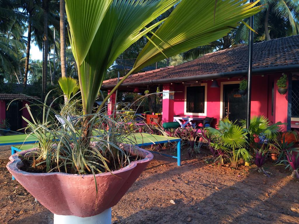 The Yuppi Hippi Hideout Hotel Anjuna Buitenkant foto