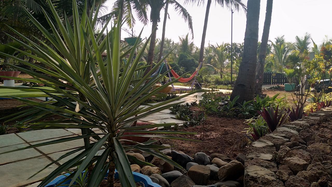 The Yuppi Hippi Hideout Hotel Anjuna Buitenkant foto