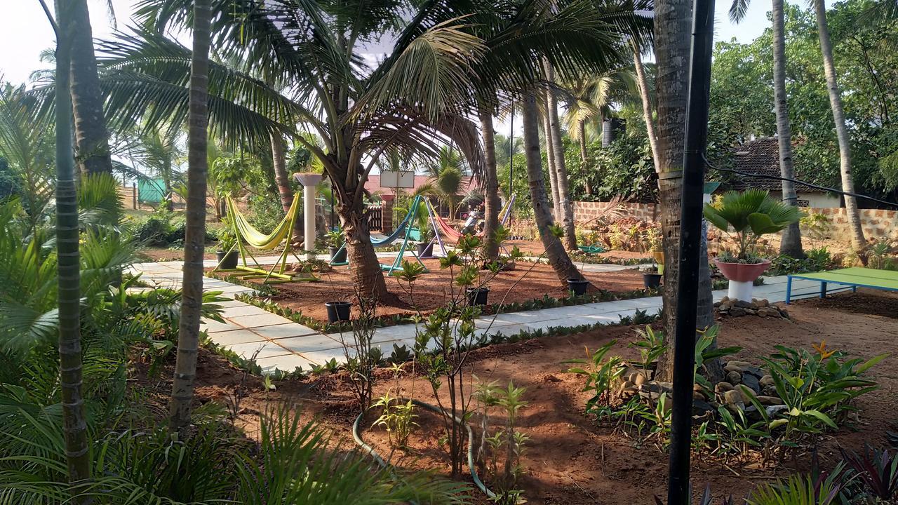 The Yuppi Hippi Hideout Hotel Anjuna Buitenkant foto